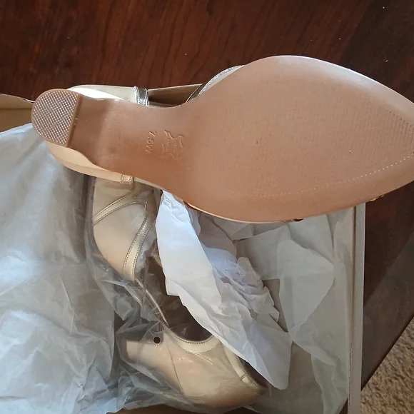 Lilith Women's Vintage Flapper T-Straps - Picture 4 of 4